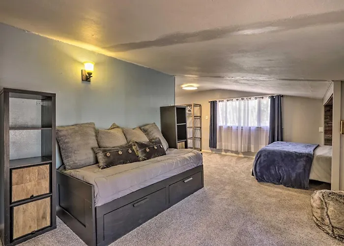 Holiday home Hike & Relax Fireside: Dog-friendly Gem In Payson!