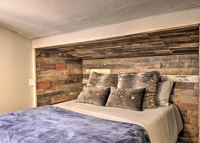 Holiday home Hike & Relax Fireside: Dog-friendly Gem In Payson!